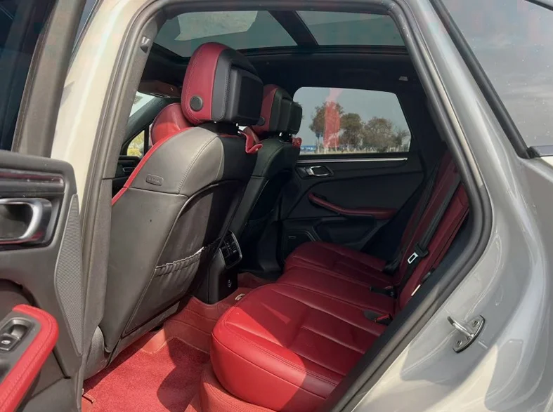 保时捷Macan 后面外观一