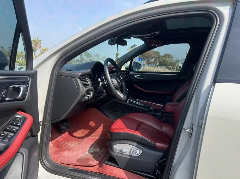 保时捷Macan 后面外观三