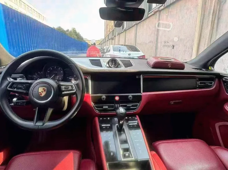 保时捷Macan 后面外观三