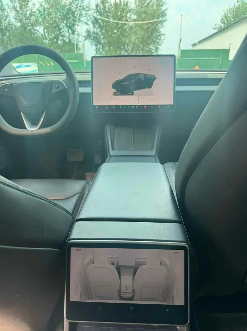 特斯拉MODEL 正面外观三