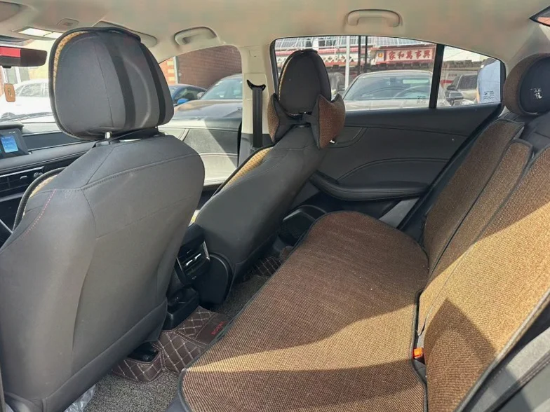 荣威i5 后面外观二