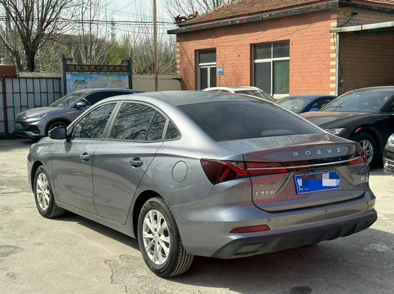 荣威i5 内饰后排