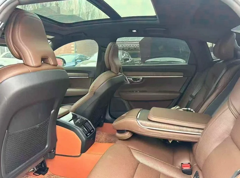 沃尔沃S90 后面外观三