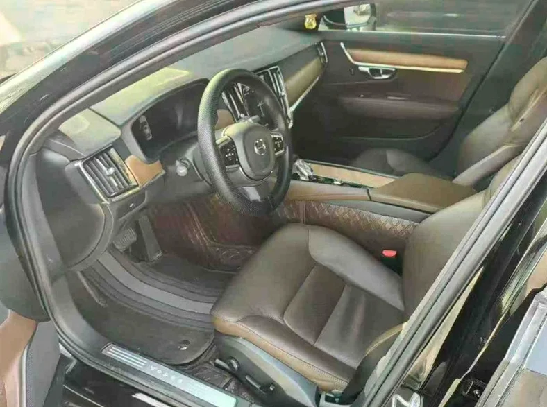 沃尔沃S90 后面外观三