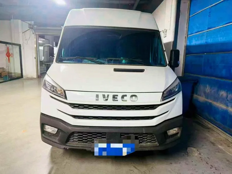 24年依维柯A37客运版