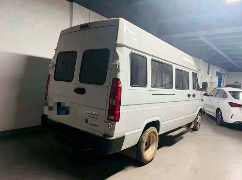 依维柯得意 后面外观二