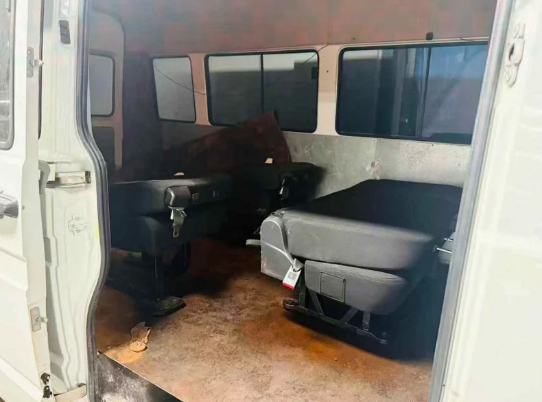 依维柯得意 后面外观一