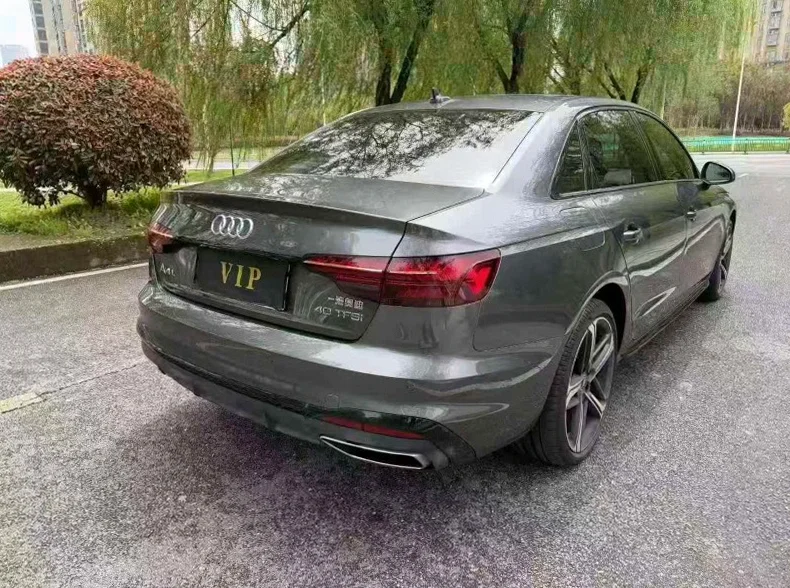 奥迪A4L 内饰后排