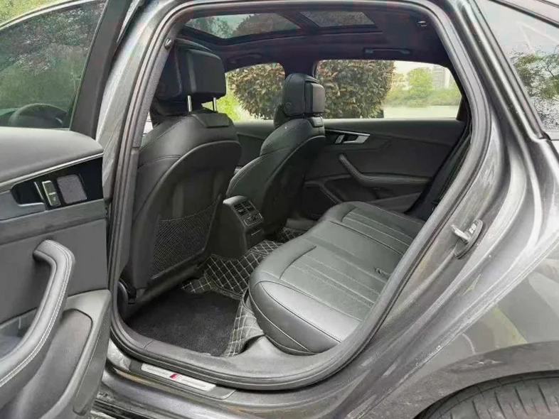 奥迪A4L 后面外观一