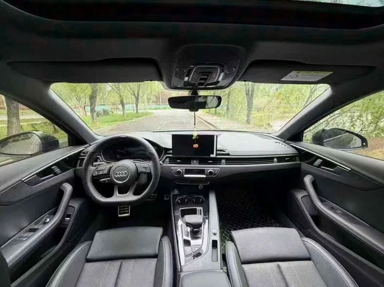 奥迪A4L 后面外观二