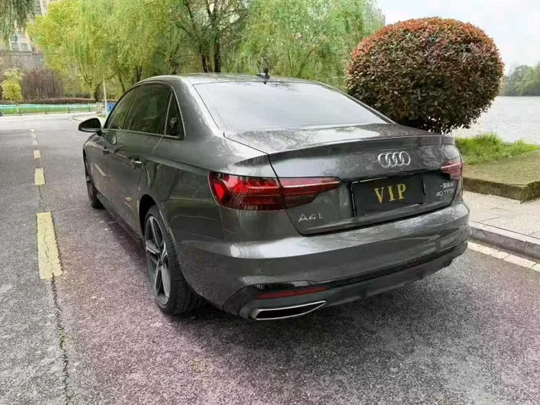 奥迪A4L 内饰前排