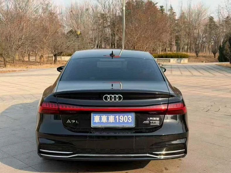 奥迪A7L 内饰后排