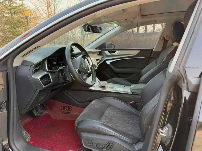 奥迪A7L 后面外观一