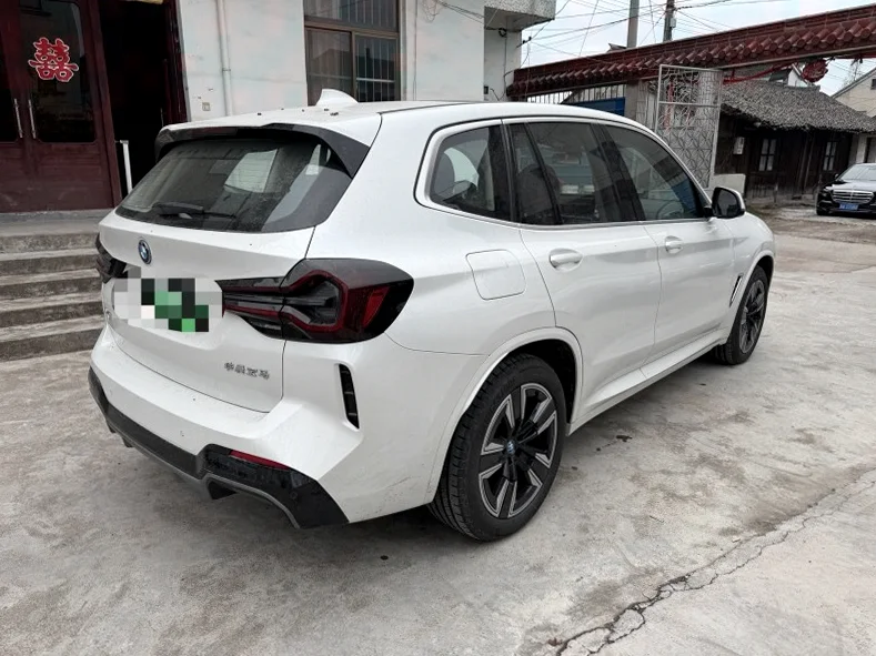 宝马IX 后面外观二