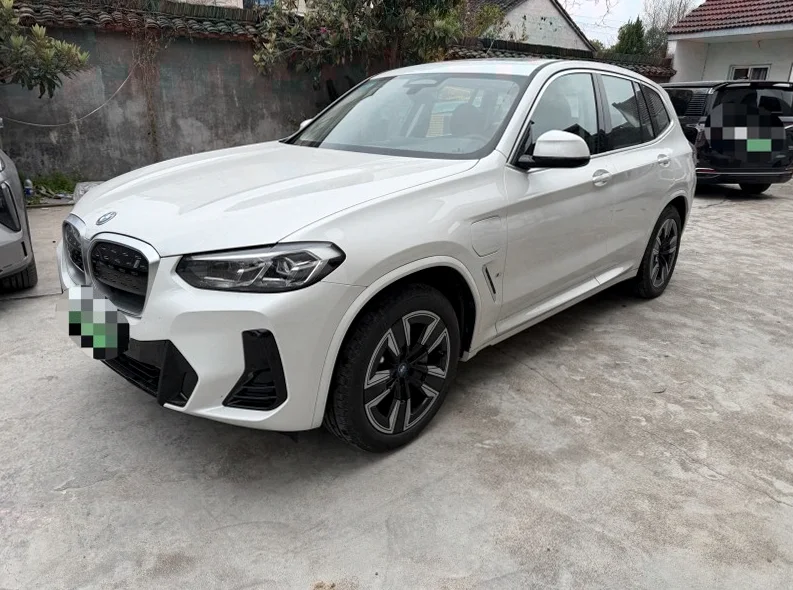 宝马IX 正面外观二