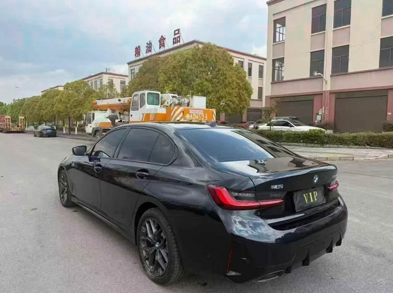 宝马3系 后面外观一