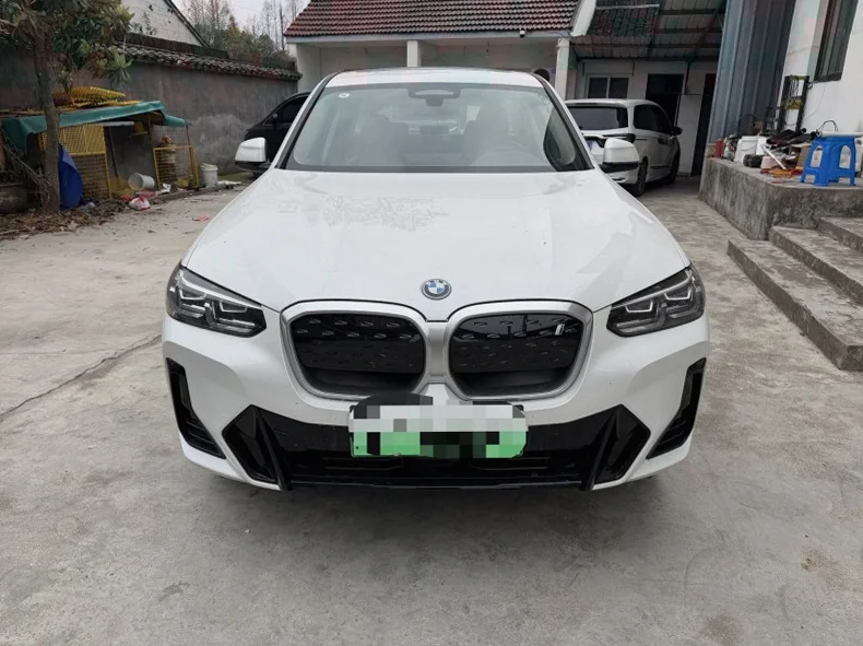 扬州2025年宝马IX客户回头车 正面外观一