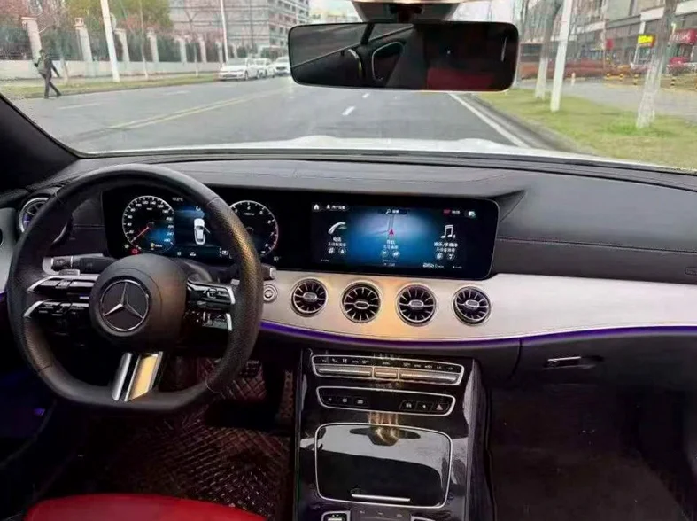 奔驰E 后面外观一