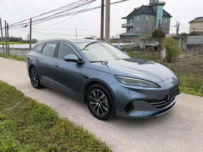 比亚迪海豹 正面外观三