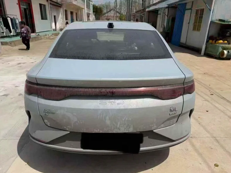 比亚迪秦 驾驶室