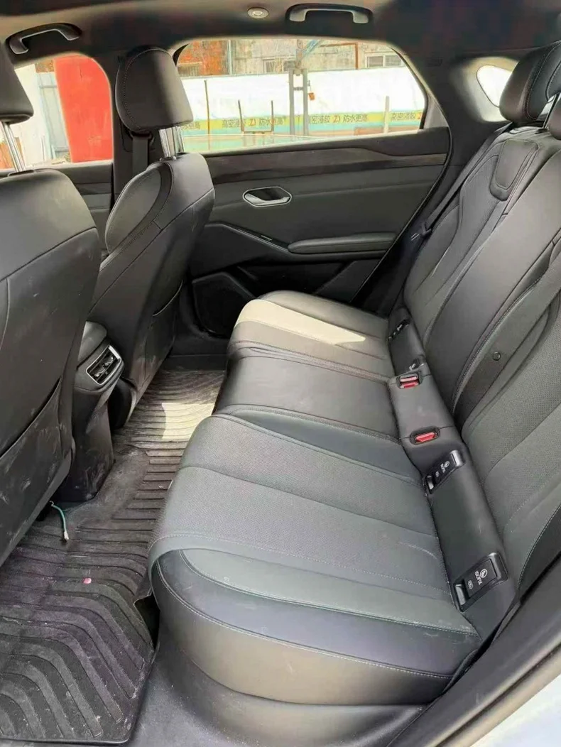 比亚迪秦 后面外观一