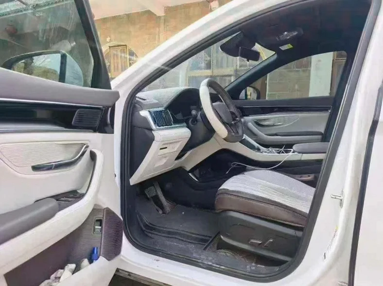 比亚迪宋 驾驶室