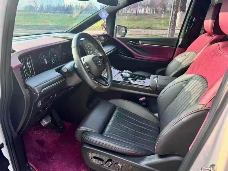 传祺M8 内饰前排