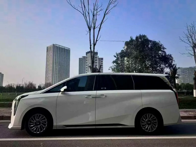 传祺M8 内饰后排