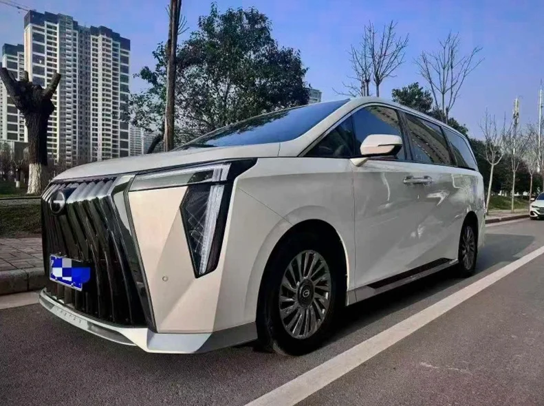 传祺M8 正面外观二