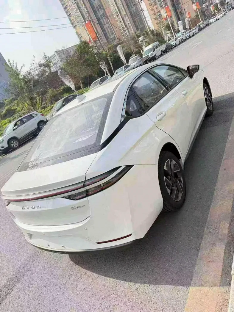 传祺埃安S 内饰后排