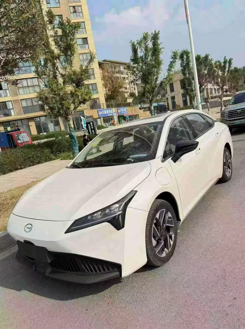 传祺埃安S 正面外观三