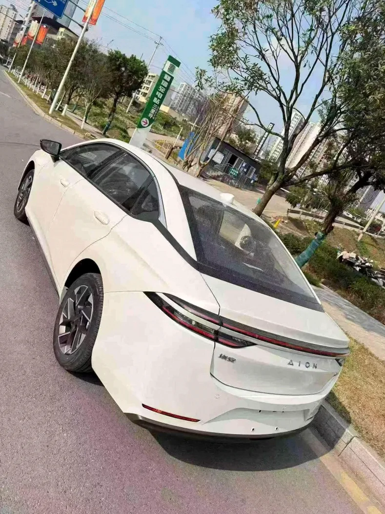 传祺埃安S 内饰前排