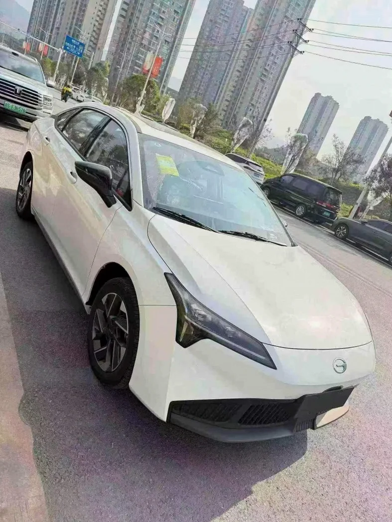 传祺埃安S 正面外观二