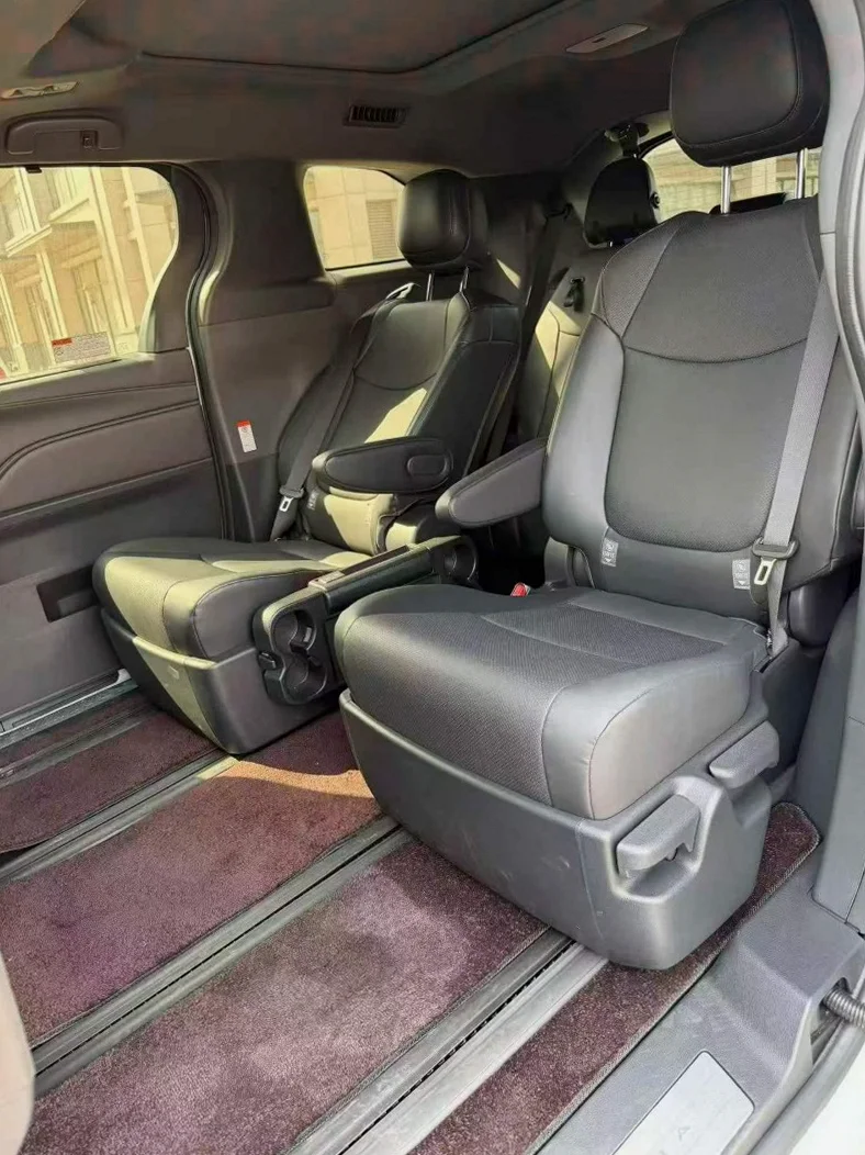 丰田格瑞维亚 后面外观一