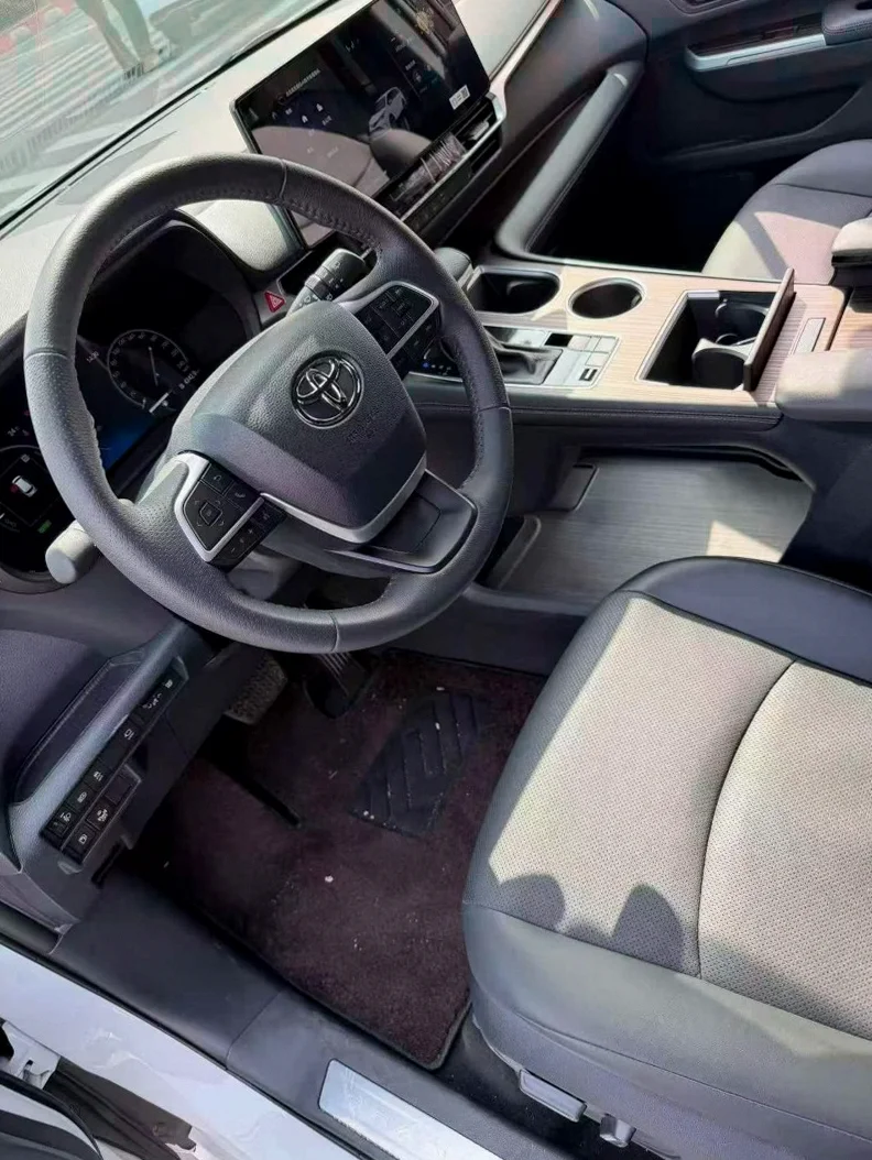 丰田格瑞维亚 后面外观三