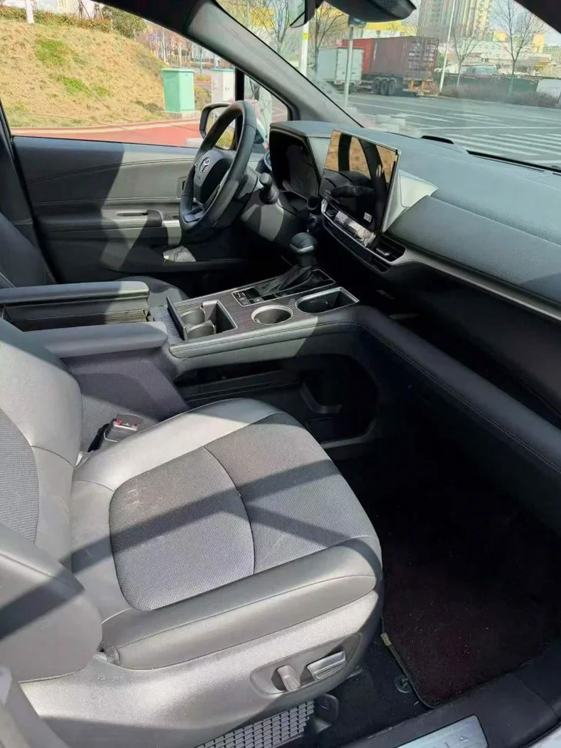 丰田格瑞维亚 后面外观二