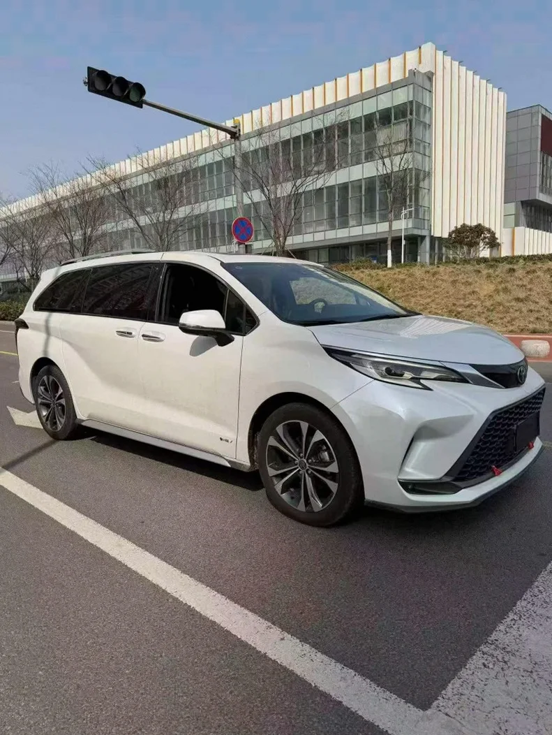 丰田格瑞维亚 正面外观二