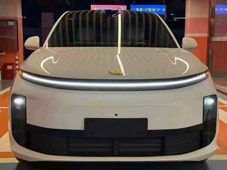 荆州2025年理想L6质押车 正面外观一