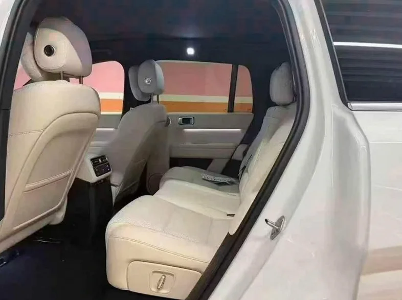 理想L6 后面外观二