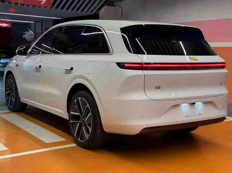 理想L6 内饰前排