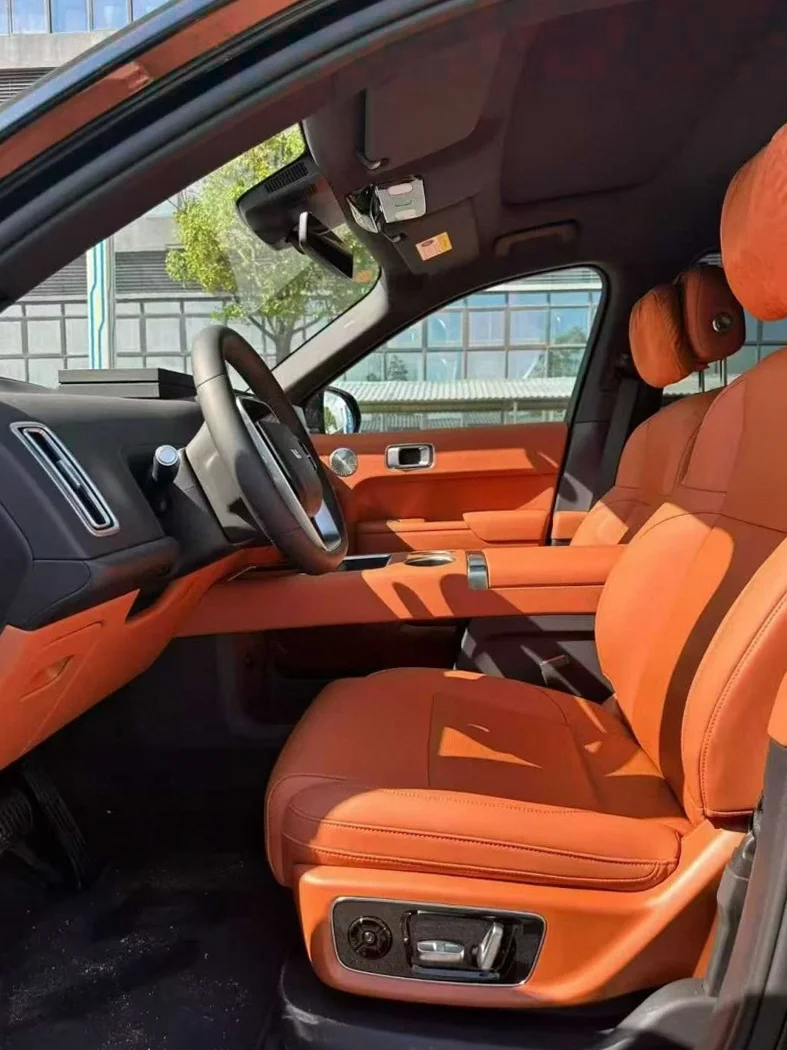 理想L9 内饰前排