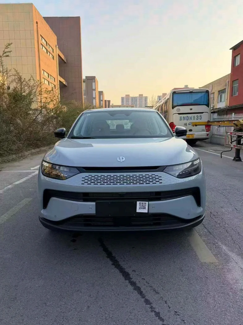 南通2025年零跑汽车C11客户回头车 正面外观一