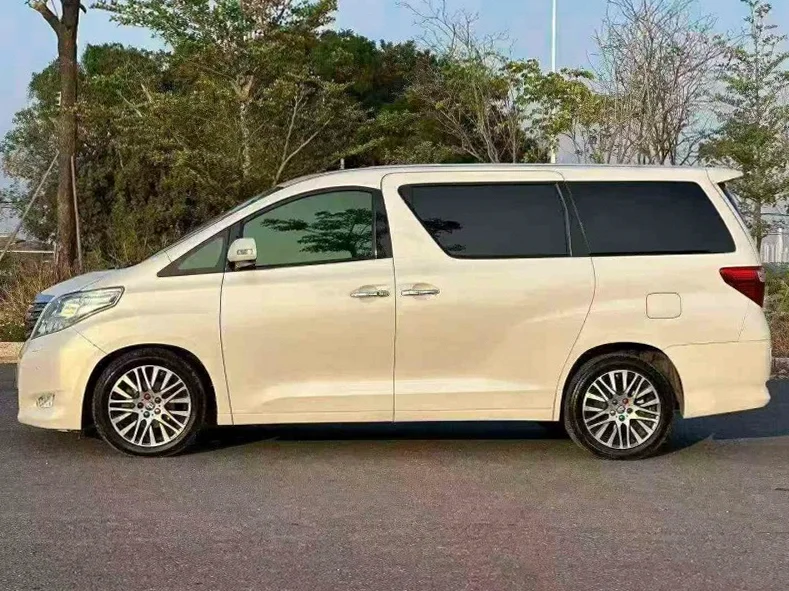 丰田埃尔法 正面外观三