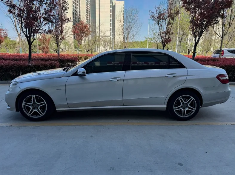 奔驰E 后面外观二