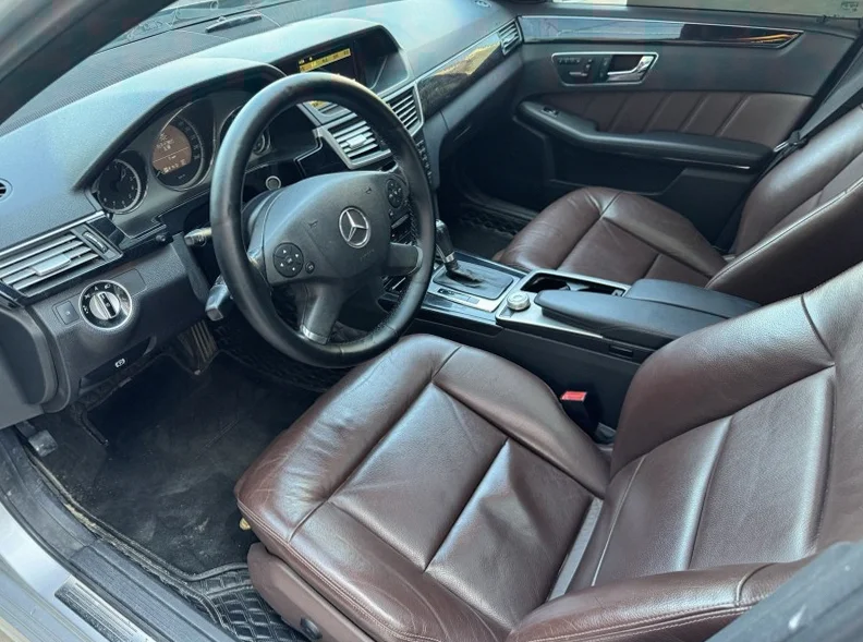 奔驰E 后面外观三