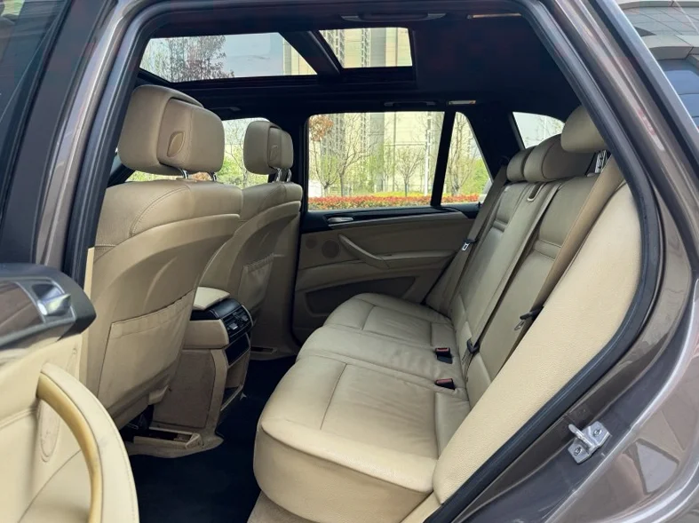 宝马X5 内饰前排