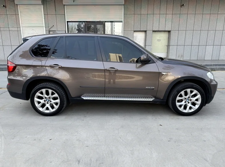 宝马X5 后面外观一