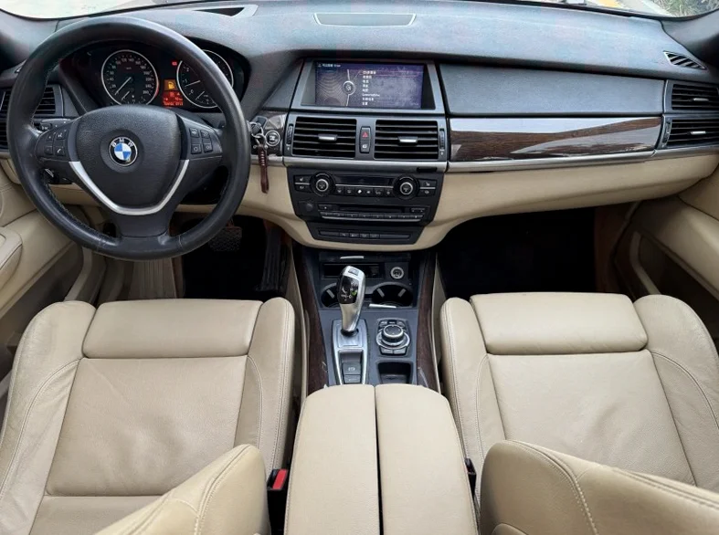 宝马X5 内饰后排