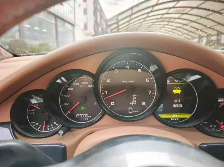 保时捷帕拉梅拉 后面外观二