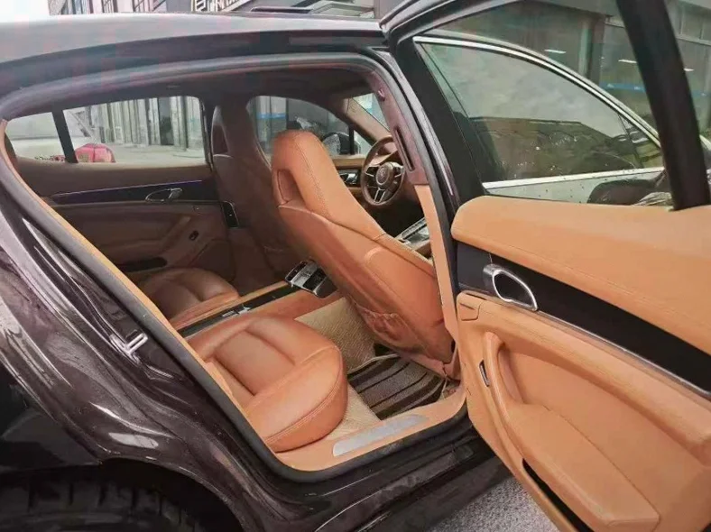 保时捷帕拉梅拉 后面外观三